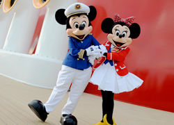 Mickey andMinnie set sail // © 2011 DISNEY CRUISE LINE